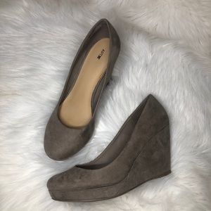 Apt. 9 Gray Wedges